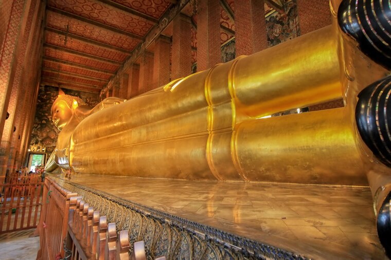 Лежащий Будда в храме Ват Пхо